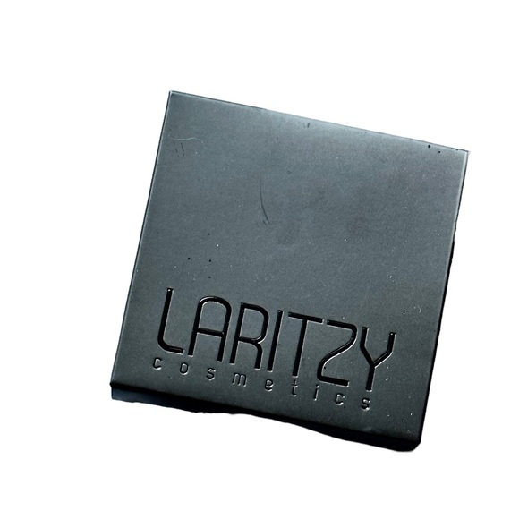NWT Laritzy Luxe Powder Pressed Highlighter Illuminator - Warm Peach - Picture 2 of 3